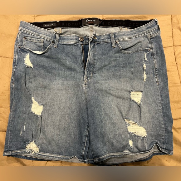 Torrid Bermuda Jean shorts, size 24 - Picture 1 of 4